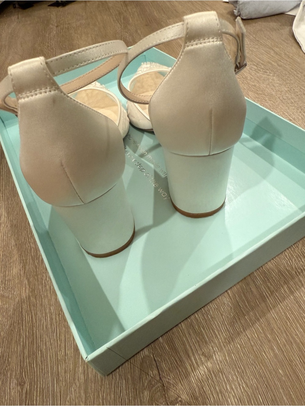Bella Belle Women's Ivory Embroidered Pointed-Toe Ankle-Strap Heels - Picture 4 of 5